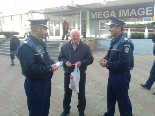 Polițiștii au discutat cu constănțenii despre mesajul campaniei ”Hoţii sunt creativi, fii preventiv!”